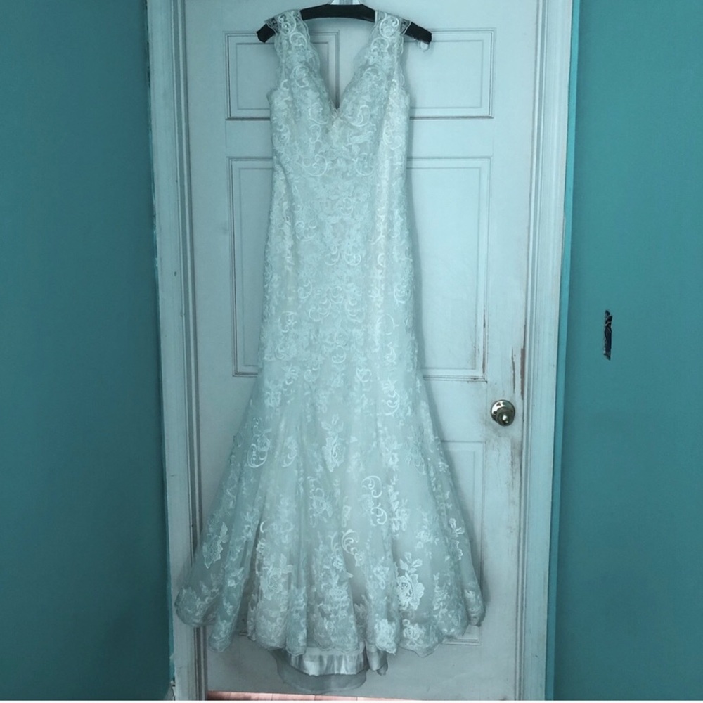 Maggie Sottero mermaid wedding dress - Picture 4 of 9
